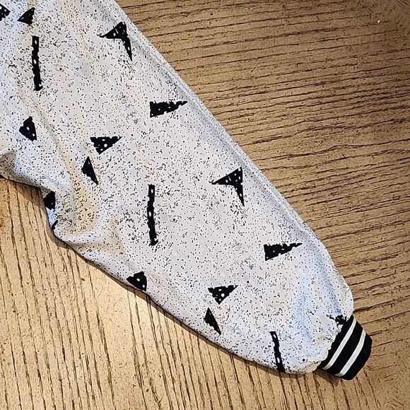 Black and white front tie button down shirt M/L - Picture 5 of 11